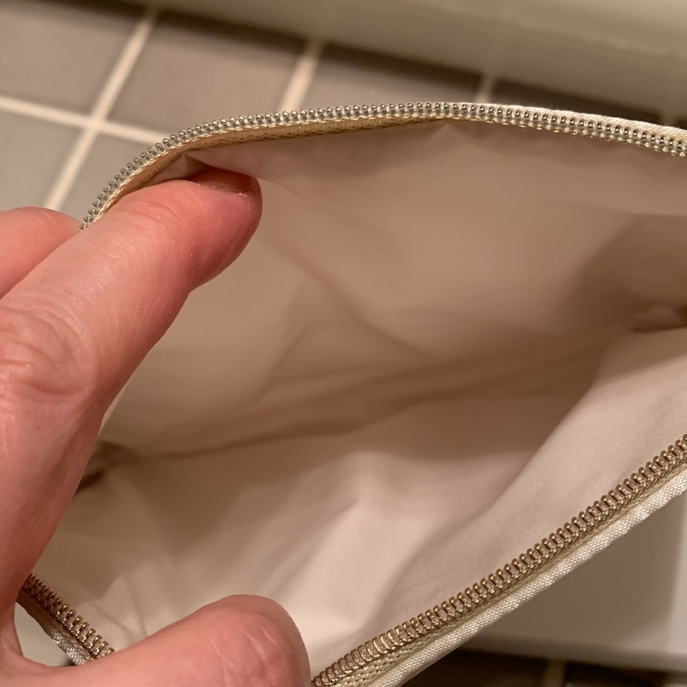 Channel Makeup Pouch - Picture 7 of 8